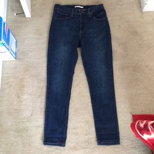 (NEVER WORN) Levi’s High Rise Skinny Jean